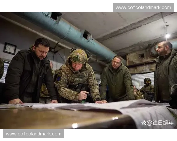 夹击包围战略：探索现代战术中的优势与应用解析